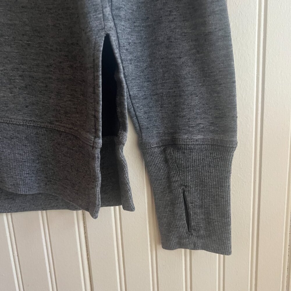 Grey Athleta long sleeve crew neck with thumb holes - size Medium - - Picture 5 of 6